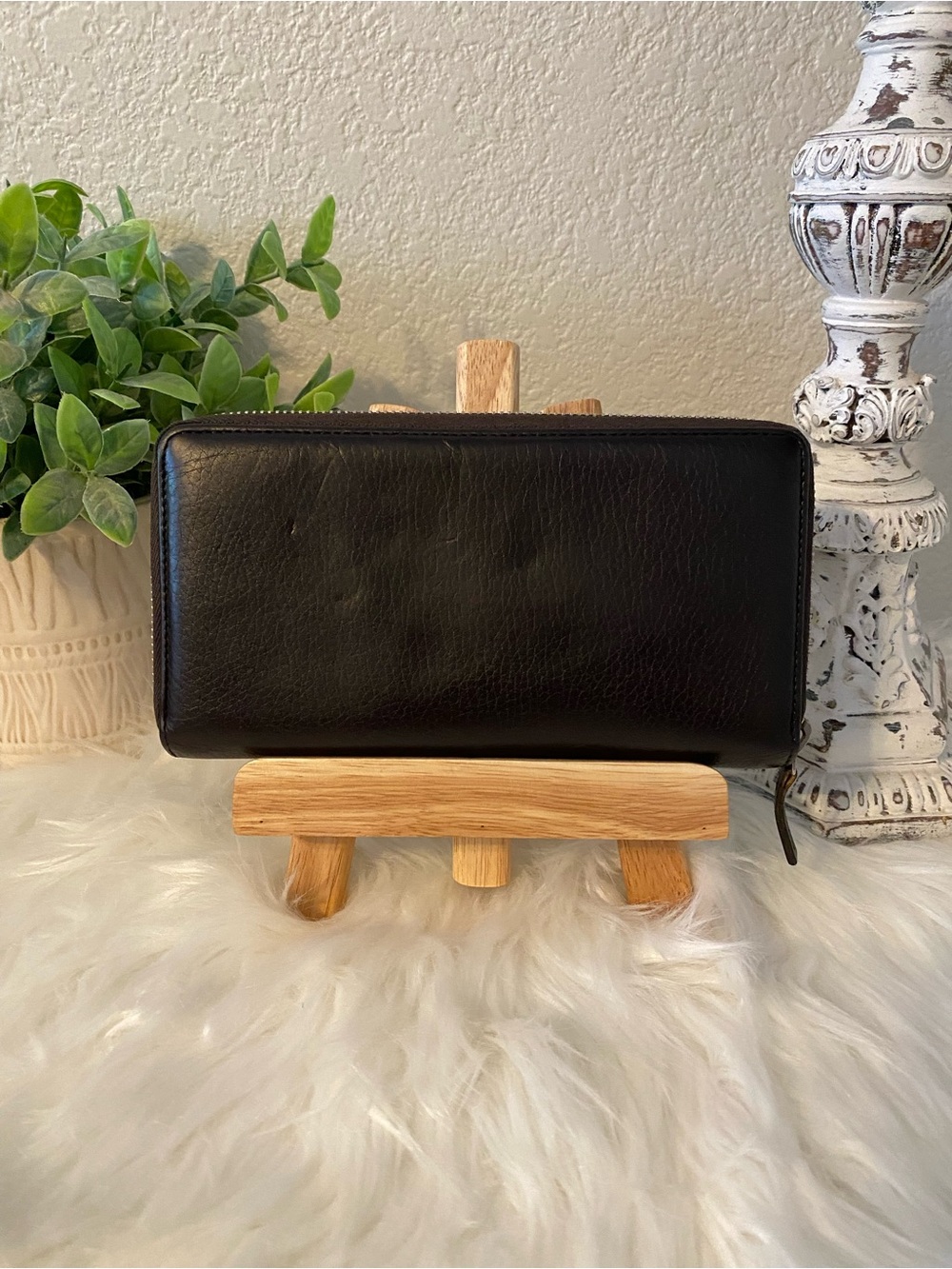 Gucci Black Zip-Around Leather Wallet EUC. - Picture 3 of 11